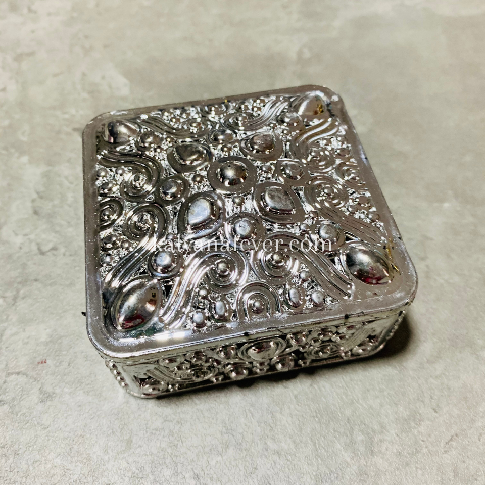 SN024 Square-shaped silver box