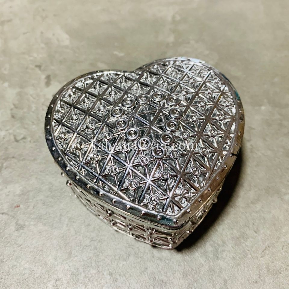 SN023 Heart-shaped silver box
